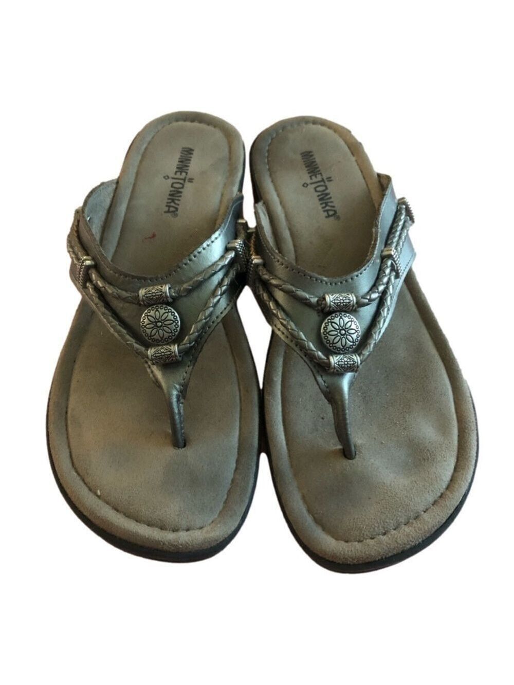 MINNETONKA leather flip flops with etched silver tone embellishments. Size 8